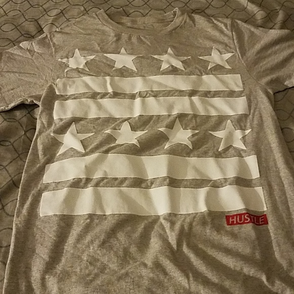 I am selling a grey/white Hustle T-Shirt KidsSizeM - Picture 1 of 2